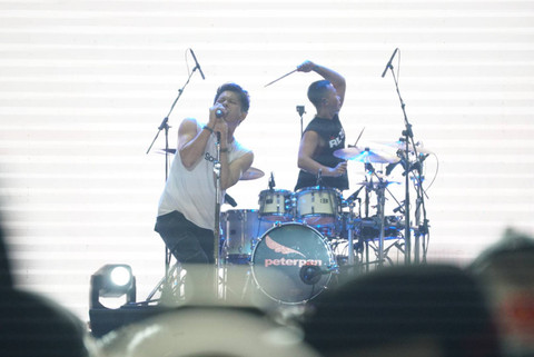 Grup musik pop Noah tampil dengan format yang berbeda saat manggung di Pestapora, Jakarta, Sabtu (23/9). Foto: Iqbal Firdaus/kumparan