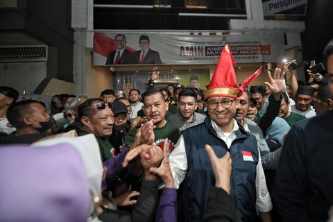 Anies bertemu warga saat akan meresmikan Posko Induk Tim Pemenangan Kawasan Timur Indonesia Pasangan Anies-Muhaimin (Amin). Foto: Dok. Istimewa