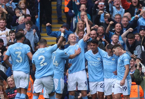 Erling Haaland merayakan gol di laga Man City vs Nottingham Forest dalam laga pekan keenam Liga Inggris 2023/24 di Stadion Etihad, Sabtu (23/9/2023) malam WIB. Foto: Phil Noble/REUTERS