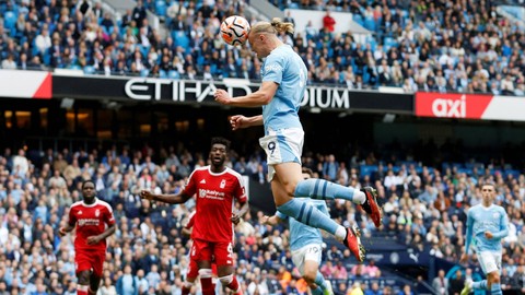 Erling Haaland mencetak gol di laga Man City vs Nottingham Forest dalam laga pekan keenam Liga Inggris 2023/24 di Stadion Etihad, Sabtu (23/9/2023) malam WIB. Foto: Action Images via Reuters/Ed Sykes