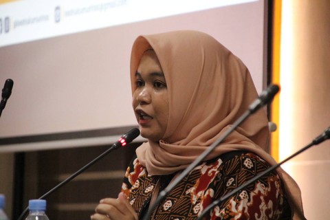 Asisten Koordinator Penghubung KY Wilayah Sulawesi Selatan, Rezki Amalia Syafiin dalam kajian KEA di Fakultas Hukum Universitas Hasanuddin. Sumber: Dokumentasi Pribadi