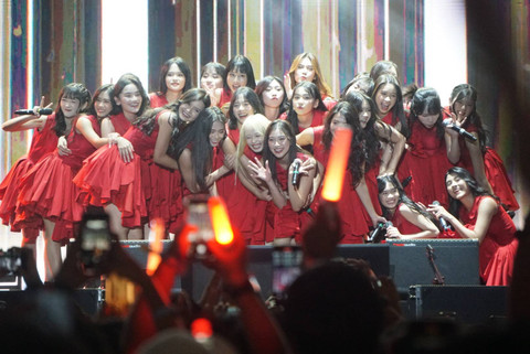 Idol Grup JKT48 saat tampil pada Pestapora 2023 di JIExpo Kemayoran, Jakarta, Minggu (24/9/2023).    Foto: Iqbal Firdaus/kumparan