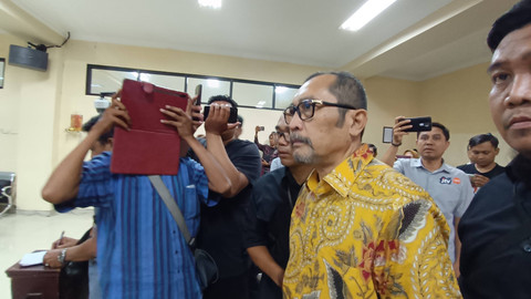 Wakil Ketua DPRD Jatim, Sahat Tua Simandjuntak menjalani sidang vonis kasus suap dana hibah pokok pikiran kelompok masyarakat (Pokmas) APBD Pemprov Jatim di Pengadilan Tipikor Surabaya pada Selasa (26/9/2023). Foto: Farusma Okta Verdian/kumparan