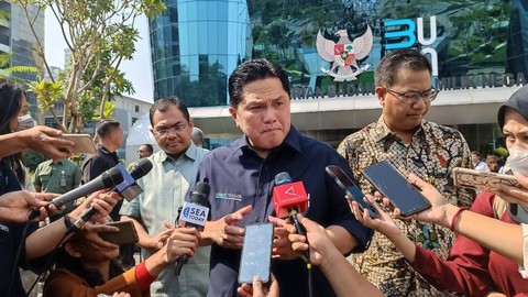 Menteri BUMN Erick Thohir usai penanaman pohon di depan kantor Kementerian BUMN, Rabu (27/9/2023). Foto: Fariza Rizky Ananda/kumparan