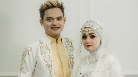 Dodhy Kangen Band dan istri. Foto: Instagram/@dodhyofficial
