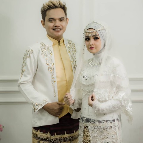 Dodhy Kangen Band dan istri. Foto: Instagram/@dodhyofficial