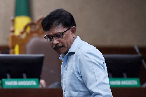 Mantan Menkominfo Jhonny G Plate menjadi saksi dalam sidang lanjutan kasus dugaan korupsi BTS 4G dengan terdakwa Irwan Hermawan, Galumbang Menak Simanjuntak, dan Mukti Ali di Pengadilan Tipikor, Jakarta Pusat, Rabu (27/9). Foto: ANTARA FOTO/Sigid Kurniawan