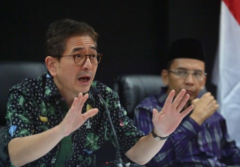 Ketua Tim Pemenangan Nasional (TPN) Ganjar Presiden, Arsjad Rasjid (kiri) memberikan keterangan usai pertemuan partai-partai politik pengusung bacapres Ganjar Pranowo di Jakarta, Rabu (27/9/2023). Foto: Akbar Nugroho Gumay/ANTARA FOTO