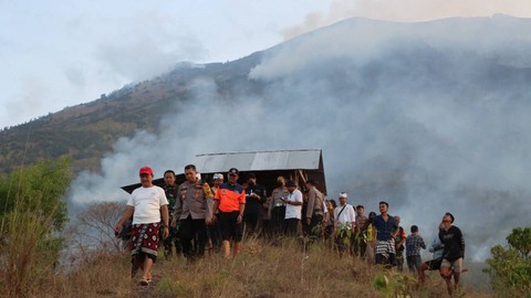 Kebakaran melanda lereng Gunung Agung, Kabupaten Karangasem, Bali. Foto: Dok. BPBD Karangasem