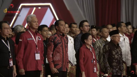 Presiden Jokowi didampingi Ketum PDIP Megawati Soekarnoputri hadiri Rapat Kerja Nasional IV PDI Perjuangan, di JIEXPO Kemayoran, Jakarta, Jumat (29/9/2023). Foto: Youtube/PDIP