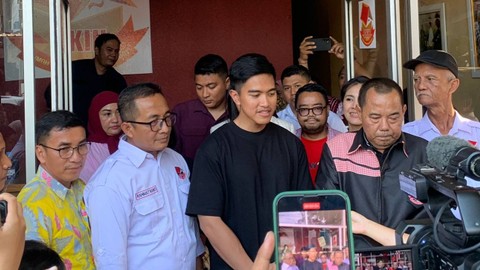 Ketum PSI Kaesang Pangarep menyambangi relawan Jokowi, Rumah Kreasi Indonesia Hebat di Rawamangun, Jakarta Timur, Jumat (29/9/2023).  Foto: Luthfi Humam/kumparan