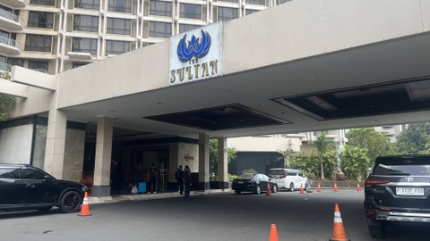 Kondisi Hotel Sultan pada Sabtu (30/9/2023) usai pemerintah menetapkan tenggat pengosongan hotel kepada PT Indobuildco hingga Jumat tengah malam. Foto: Fariza Rizky Ananda/kumparan