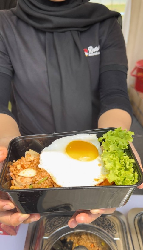 Kimchi Bokkembab, nasi goreng khas Korea di acara Pesta Nasgor kumparan di Bintaro Jaya Xchange Mall, Sabtu (30/9/2023). Foto: Gitario Vista Inasis/kumparan