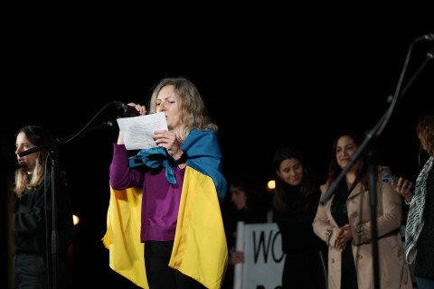 Ilustrasi perempuan menyuarakan perspektifnya (Unsplash.com/Anastasia Nelen)