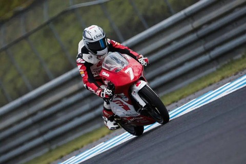 Pebalap binaan Astra Honda Motor (AHM), Veda Ega Pratama, menangi race pertama Idemitsu Asia Talent Cup (IATC) seri kedua yang digelar di sirkuit Twin Ring Motegi, Jepang, Sabtu (30/9/2023). Foto: Dok. AHM 
