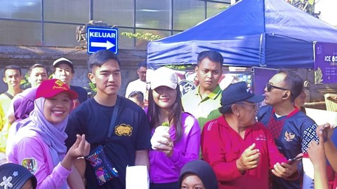Ketum PSI Kaesang Pangarep mengunjungi Car Free Day (CFD) di Lapangan Renon, Kota Denpasar, Minggu (1/10/2023).  Foto: Denita BR Matondang/kumparan