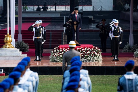 Presiden Joko Widodo (tengah) hormat saat memimpin upacara Peringatan Hari Kesaktian Pancasila Tahun 2023 di Monumen Pancasila Sakti, Lubang Buaya, Jakarta Timur, Minggu (1/10/2023). Foto: Sigid Kurniawan/ANTARA FOTO