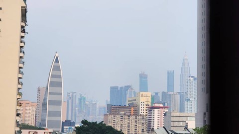 Ibu kota Malaysia tertutup kabut asap kiriman Indonesia Minggu (1/10/2023). Foto: Dok. Istimewa