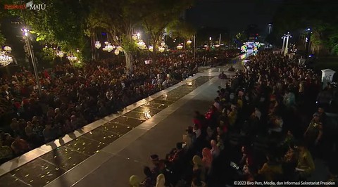 Suasana di acara Istana Berbatik, di Istana Merdeka pada Minggu (1/10/2023). Foto: Youtube/Sekretariat Presiden