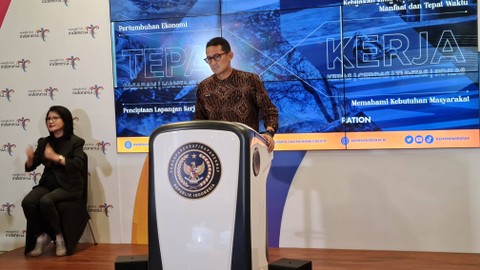 Menparekraf Sandiaga Uno, dalam acara The Weekly Brief with Sandi Uno, yang digelar di Gedung Sapta Pesona Kemenparekraf, Jakarta, Senin (2/10/2023). Foto: Andari Novianti/kumparan