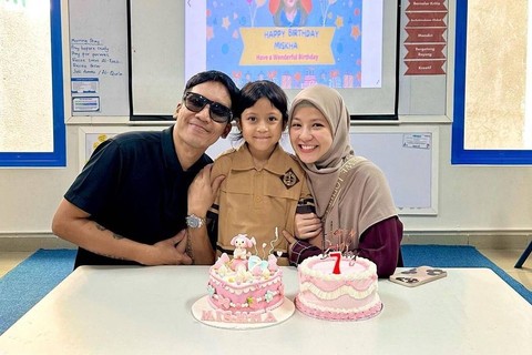 Desta bersama Natasha Rizky dan anaknya, Miskha. Foto: Instagram/@desta80s