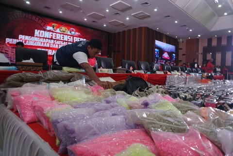 Barang bukti kasus penyalahgunaan dan peredaran gelap narkoba di Bareskrim Mabes Polri, Jakarta, Selasa (3/10/2023). Foto: Iqbal Firdaus/kumparan