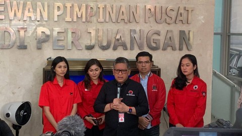 Sekjen PDIP Hasto Kristiyanto memberikan keterangan pers di kantor DPP PDIP, Jalan Diponegoro, Jakarta, Selasa (3/10/2023). Foto: Luthfi Humam/kumparan