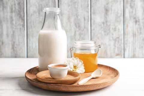 Ilustrasi madu. Foto: Shutterstock