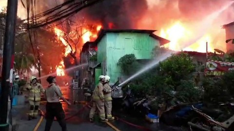 Kebakaran lapak di kawasan Kebayoran Lama, Jakarta Selatan, Rabu (4/10/2023). Foto: Dok. Istimewa