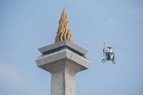 Atraksi defile dan aerobatik prajurit TNI di acara HUT TNI ke-78 di Kawasan Monas, Jakarta, Kamis (5/10/2023). Foto: Iqbal Firdaus/kumparan