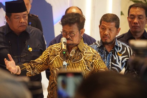 Mentan Syahrul Yasin Limpo memberikan keterangan kepada wartawan di NasDem Tower, Kamis (5/10/2023). Foto: Iqbal Firdaus/kumparan