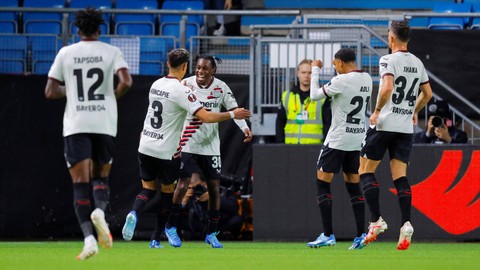 Jeremie Frimpong rayakan gol saat Molde vs Bayer Leverkusen dalam matchday kedua Grup H Liga Europa 2023/24 di Aker Stadion, Molde, Norwegia, pada Jumat (6/10/2023) dini hari WIB. Foto: Svein Ove Ekornesvag/NTB via REUTERS