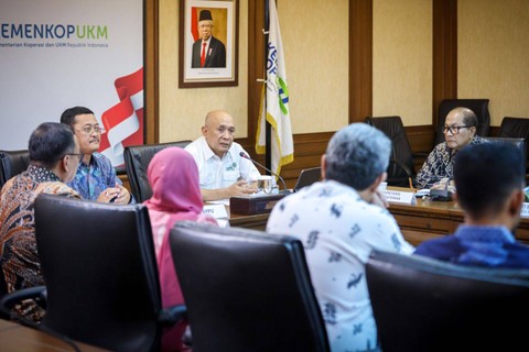 Teten Masduki Gandeng KPPU, Bakal Buat UU tentang Pasar Digital - Berita  dan Informasi Seputar Barlingmascakeb dan Nasional Terbaru