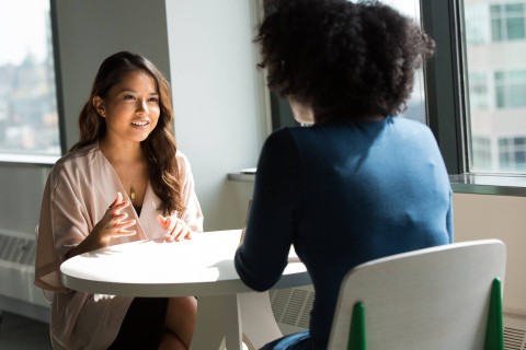 Ilustrasi Contoh Pertanyaan Interview tentang Kejadian Masa Lalu dalam Bahasa Inggris, Sumber: Unsplash/Christina Wocintechchat.com