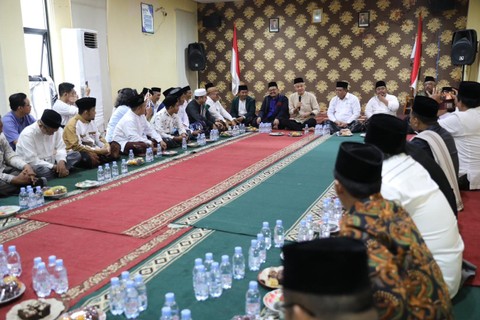 Para ulama dan pimpinan Ponpes se-Bekasi Raya menginginkan Ganjar untuk menerapkan sistem SMKN kepada para santri. Foto: Dok. Istimewa