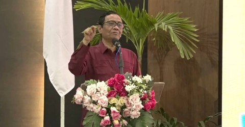 Menkopolhukam Mahfud MD saat mengisi materi dalam kuliah umum di UGM, Jumat (6/10). Foto: Dok. UGM