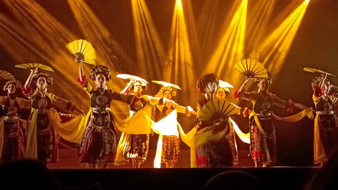 Teater Abnon Jakarta pentaskan Janji Soekma: Langgam Gambang Kehidupan di Gedung Kesenian Jakarta. Foto: Aprilandika Pratama/kumparan