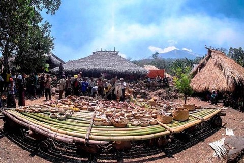 Salah satu ritual makan bersama di Koke. Foto: Dok. Pribadi