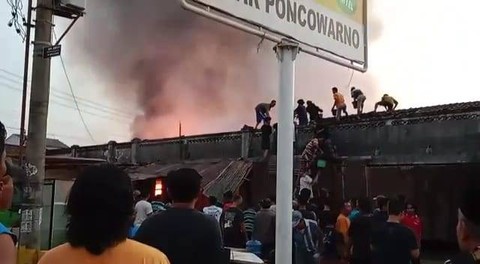 Kebakaran di Pasar Poncowarno, Kalirejo, Lampung Tengah. | Foto: istimewa