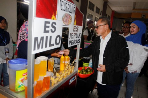 Ketua Umum Partai Amanat Nasional (PAN) Zulkifli Hasa Zulhas menghadiri PAN x Jakcloth di Semarang, Sabtu 7/10) malam. Foto: Dok. Istimewa