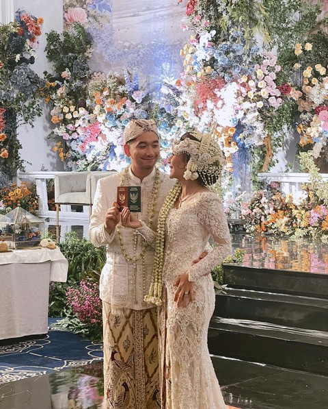 Adinda Thomas resmi menikah. Foto: Instagram/@fitaanggriani