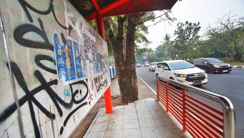 Halte bus salah satu infrasturktur yang akan direvitalisasi oleh Pemkot Palembang demi mempercantik wajah kota, Minggu (8/10) Foto: ary priyanto/urban id