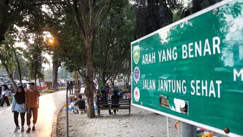 Infrastruktur taman kota yang juga akan direvitalisasi Pemkot Palembang demi kenyamanan warga menjalankan aktivitas olah raga, Minggu (8/10) Foto: ary priyanto/urban id