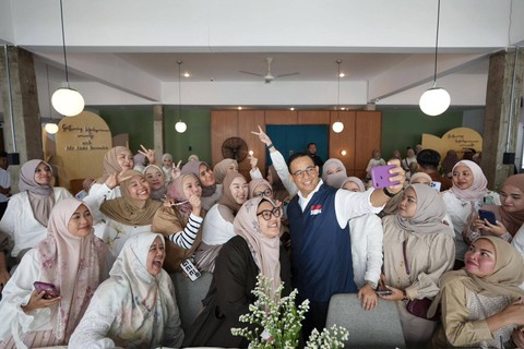 Bacapres Anies Baswedan di acara Gathering Hijabprenneur Comunity Kota Bandung, Minggu (8/10/2023). Foto: Dok. Istimewa