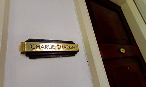 Kamar legendary suit di kamar nomor 47 Hotel Majapahit yang pernah ditempati aktor legendaris Charlie Chaplin. Foto-foto: Masruroh/Basra