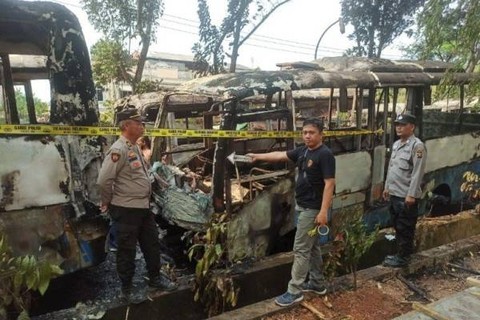 Suasana bus Trans Musi yang terbakar di terminal Alang-Alang Lebar Palembang, foto : Istimewa