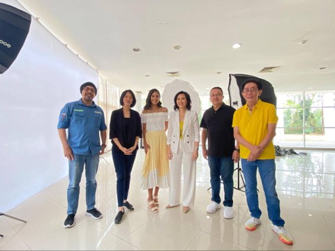 Aktris Aurelie Moeremans, pengusaha Veronica Tan, serta penyanyi muda yang sedang naik daun Putri Ariani menjadi bintang iklan terbaru Tolak Angin Sido Muncul. Foto: Sido Muncul