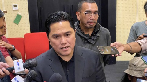 Erick Thohir saat konferensi pers di GBK, Jakarta, Selasa (10/10/2023).  Foto: Soni Insan Bagus/kumparan