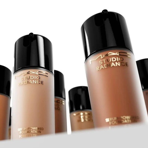 MAC Cosmetics Rilis Foundation Baru, MAC Studio Radiance Serum-Powered Foundation. Foto: Instagram/@maccosmeticsid.