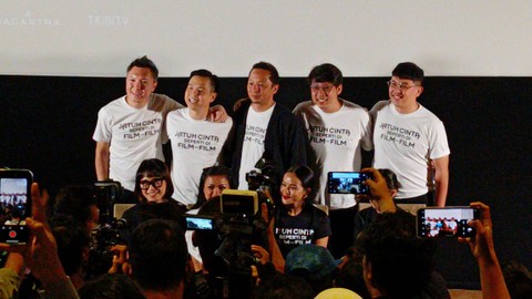 Konferensi pers film berjudul Jatuh Cinta Seperti di Film-Film (JESEDEF), Selasa (11/10/2023). Foto: Aprilandika Pratama/kumparan